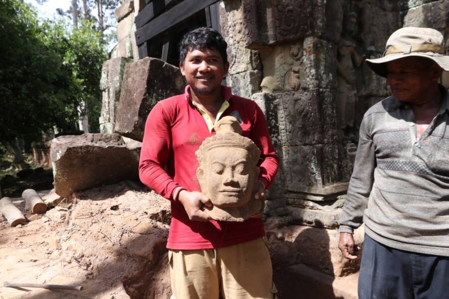 Cambodia, Guardian Statue